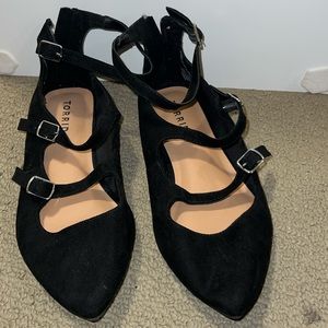 Torrid size 7W black strappy flats